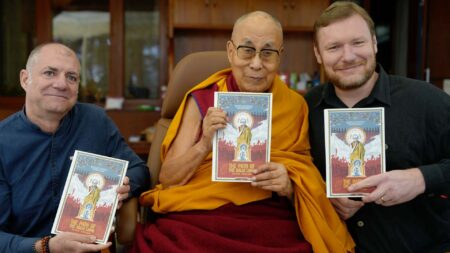 «La vita del Dalai Lama», una meravigliosa biografia in graphic novel