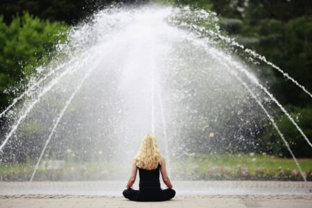 I cardini dello yoga: immobilità, vuoto, attenzione e consapevolezza