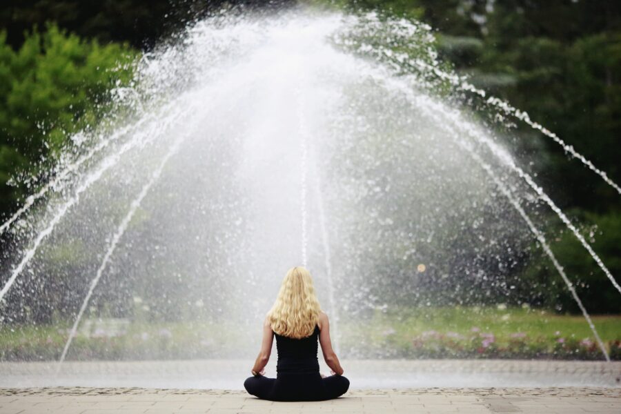 I cardini dello yoga: immobilità, vuoto, attenzione e consapevolezza