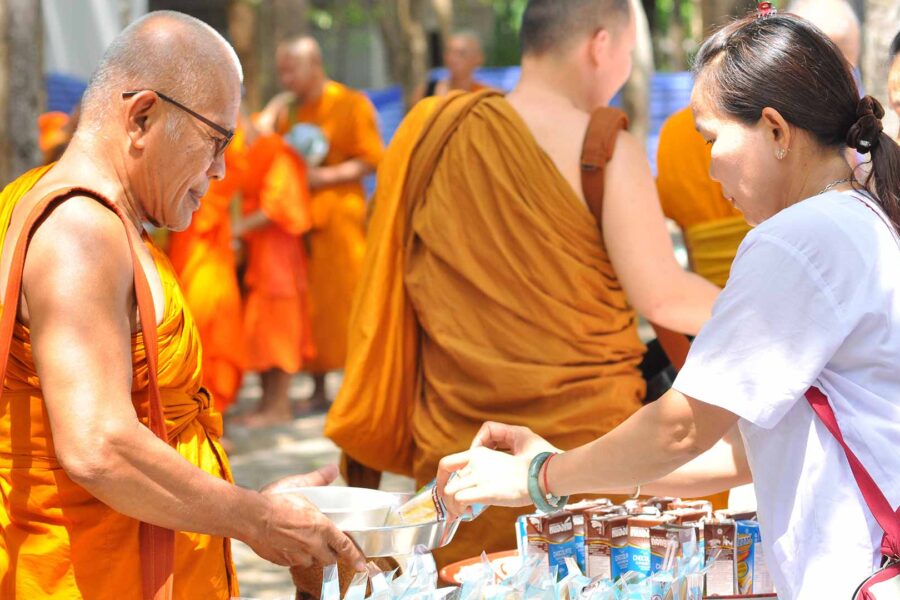 Le statistiche dicono che sono diminuiti i buddhisti, ma non è così